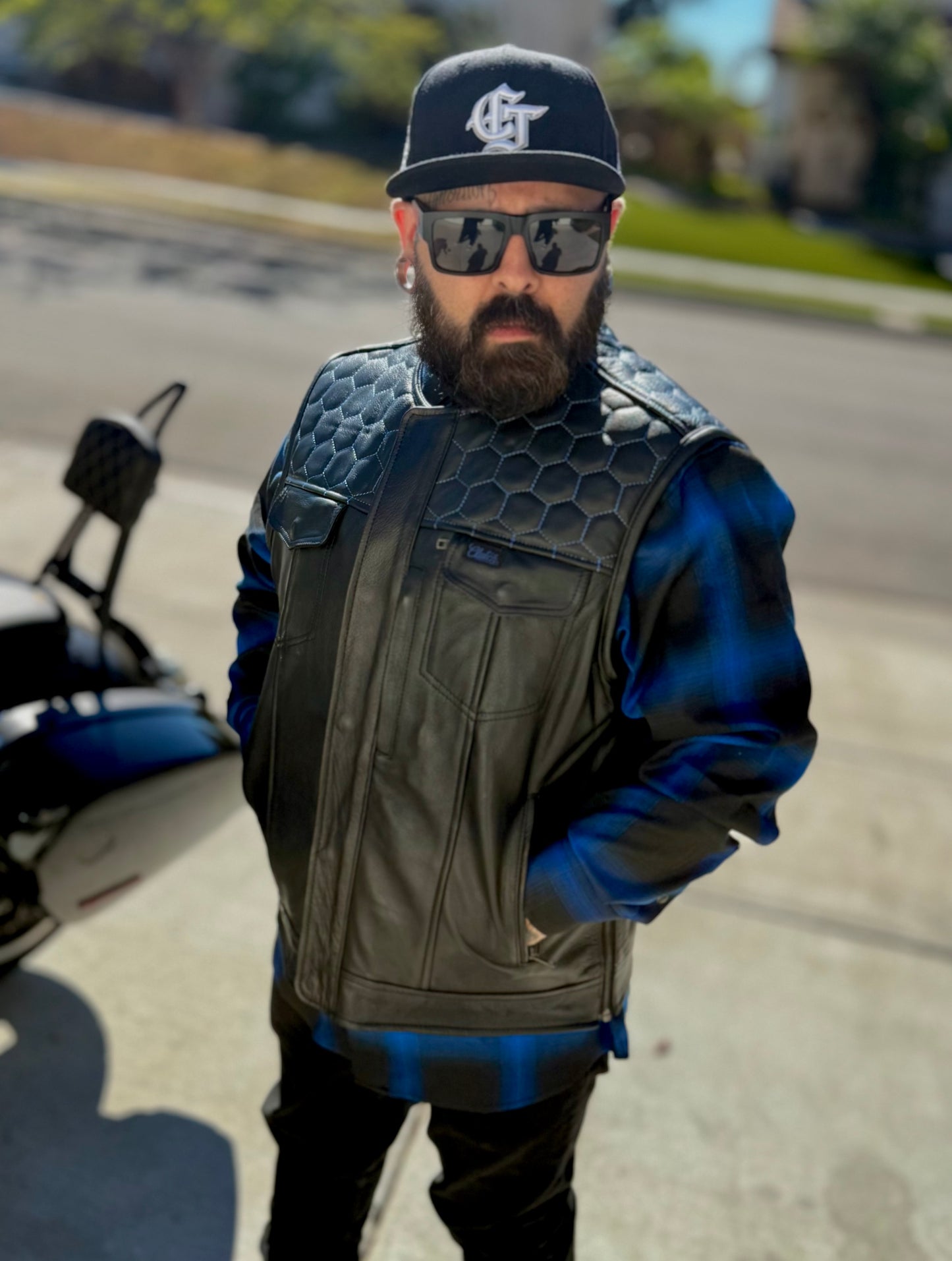 The Azul Hornet Leather Vest and Glove set (LARGE)