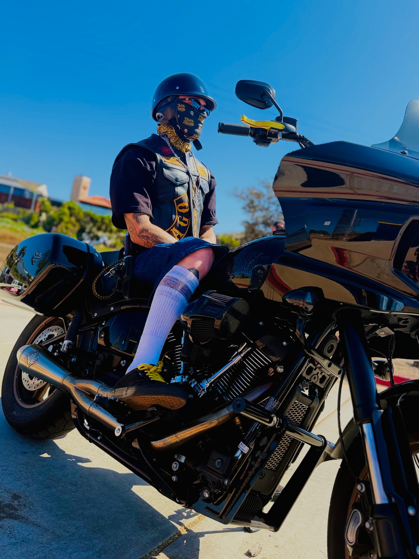 Classic Script Paisley Neck Gaiter (Black/ Yellow)