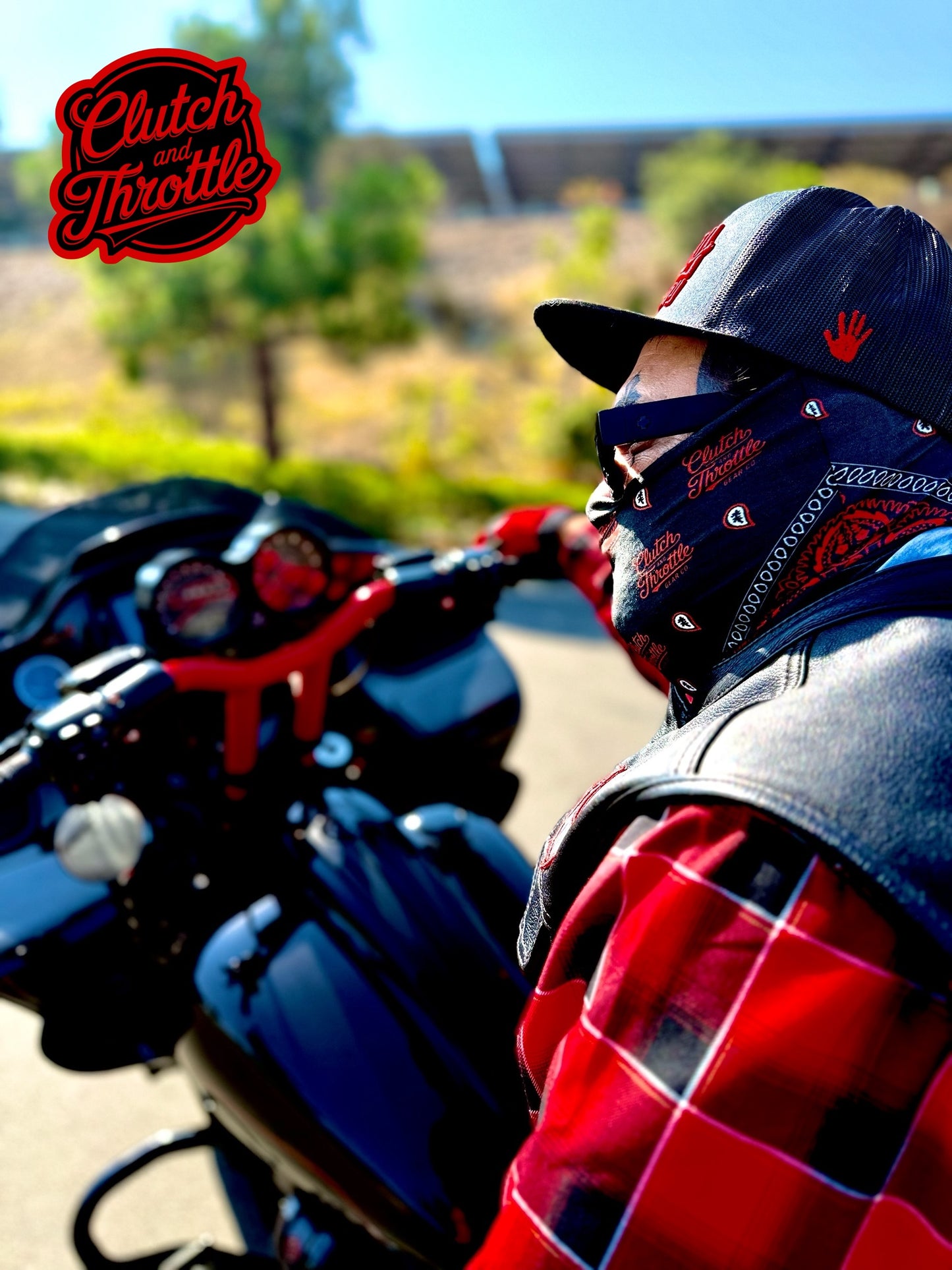 Classic Script Paisley Neck Gaiter (Black/ Red)