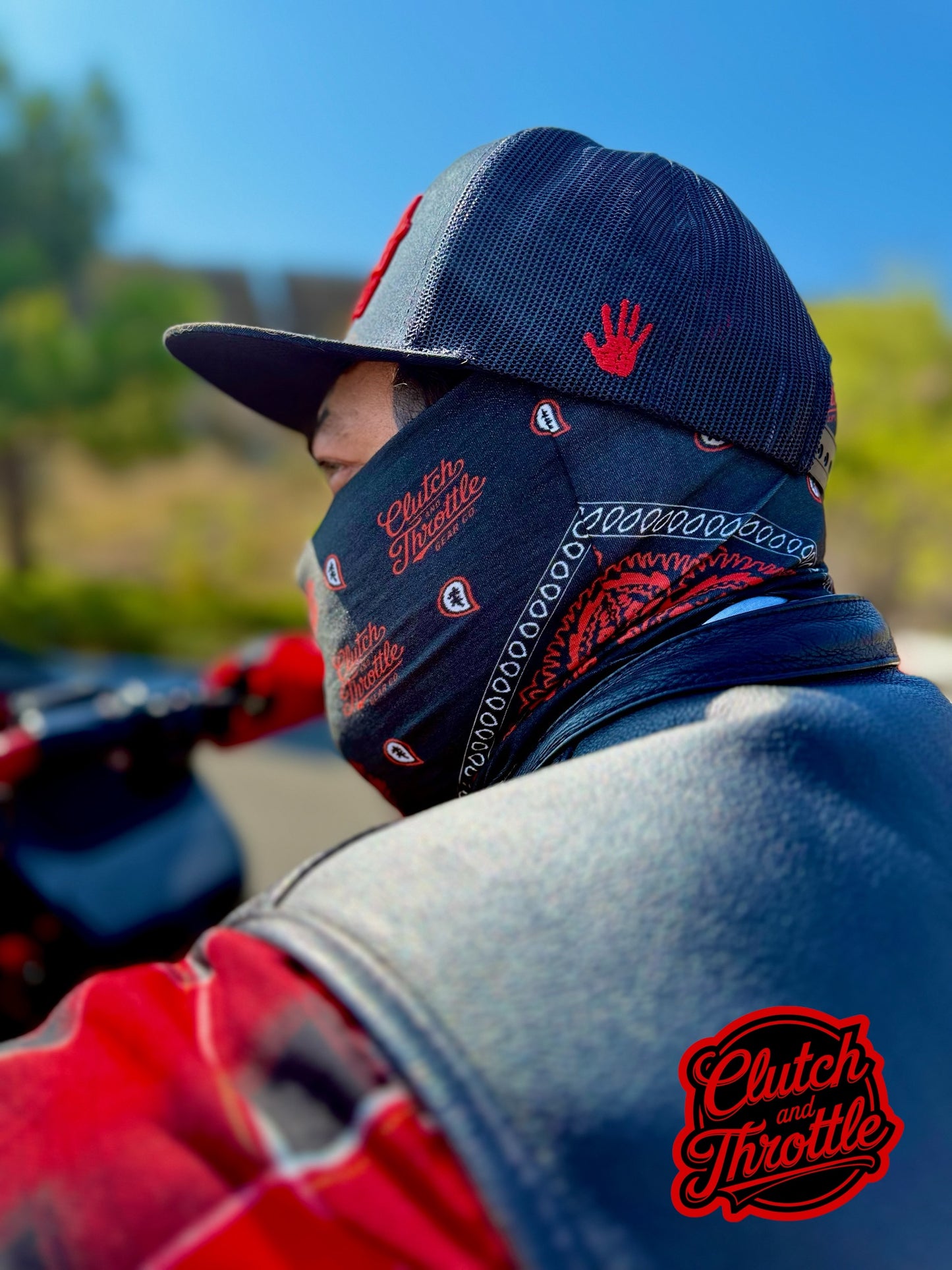 Classic Script Paisley Neck Gaiter (Black/ Red)