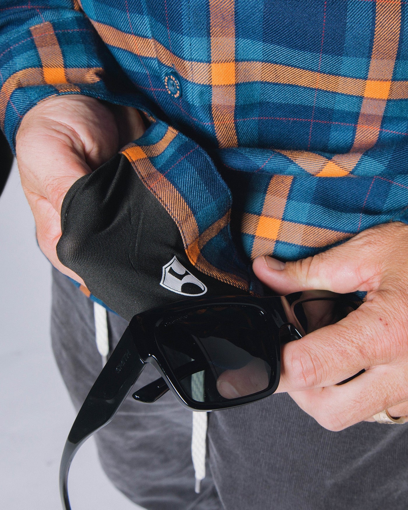 A portion of High Fives Flannel proceeds will be donated to the High Fives Foundation, a non-profit whose mission is to provide hope and resources to athletes from all walks of life. Supporting an incredible cause, the High Fives Flannel features an allover blue, orange, and red plaid pattern that offers an eye-catching design, while our signature D-Tech™ blend provides the comfort of soft to the touch flannel. Constructed to be breathable for the performance you demand, yet durable for the rugged lifestyle