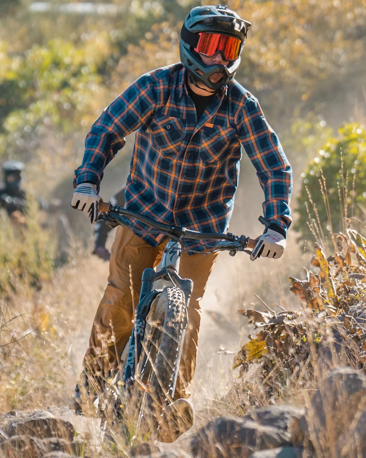 A portion of High Fives Flannel proceeds will be donated to the High Fives Foundation, a non-profit whose mission is to provide hope and resources to athletes from all walks of life. Supporting an incredible cause, the High Fives Flannel features an allover blue, orange, and red plaid pattern that offers an eye-catching design, while our signature D-Tech™ blend provides the comfort of soft to the touch flannel. Constructed to be breathable for the performance you demand, yet durable for the rugged lifestyle