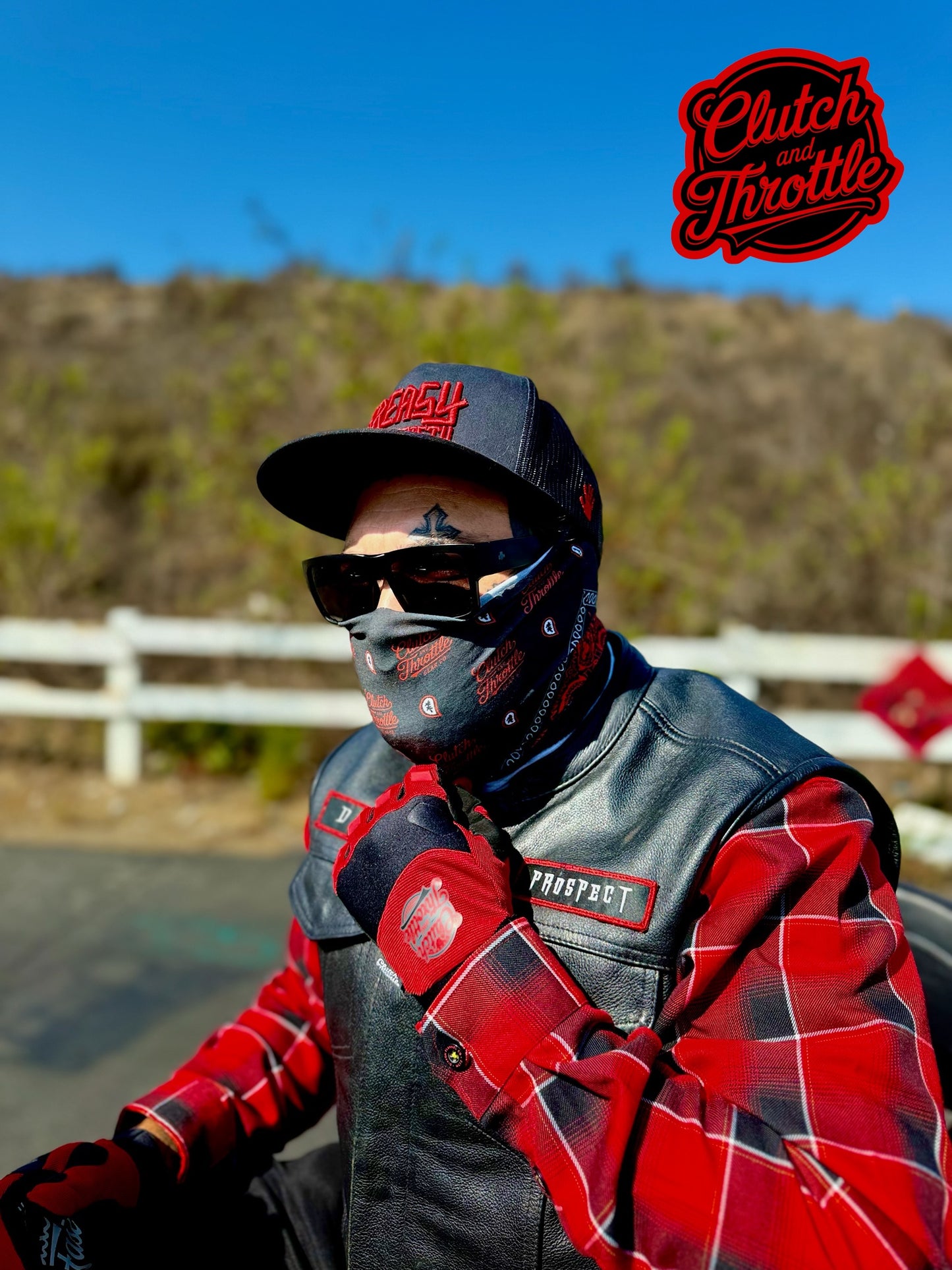 Classic Script Paisley Neck Gaiter (Black/ Red)