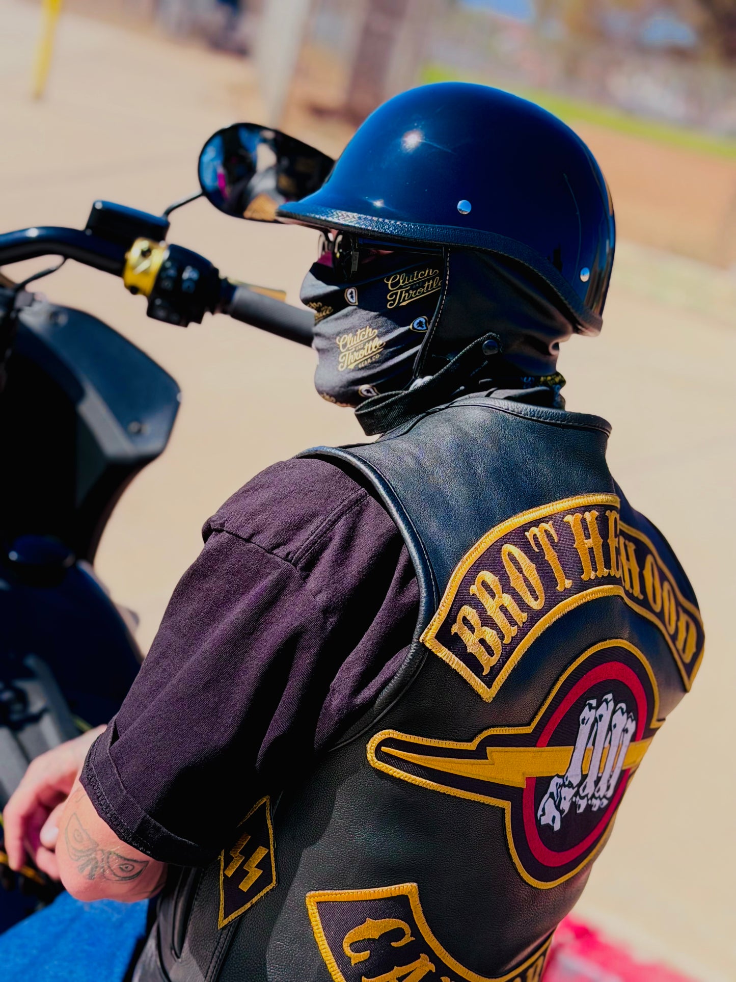 Classic Script Paisley Neck Gaiter (Black/ Yellow)